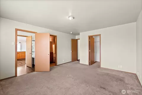 Living - 208 Nelsen St NE, Orting, WA 98360 photo 8 of 8