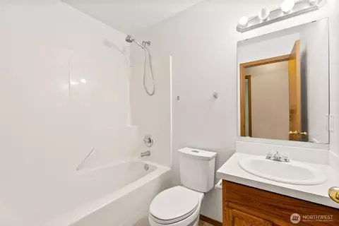 Bath - 208 Nelsen St NE, Orting, WA 98360 photo 2 of 2