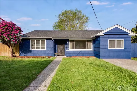 729 Woodford Ave N, Kent, WA 98031