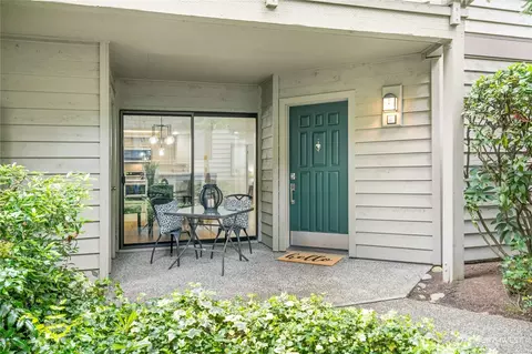 1392 Bellevue Way NE #1, Bellevue, WA 98004
