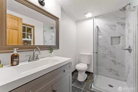 Bath - 8 Beulah Rd, Carlton, WA 98814 photo 3 of 4