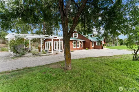 Exterior - 8 Beulah Rd, Carlton, WA 98814 photo 2 of 7