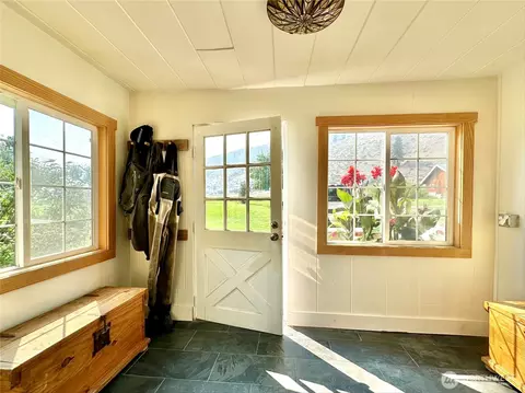 Entry Way - 8 Beulah Rd, Carlton, WA 98814 photo 1 of 2
