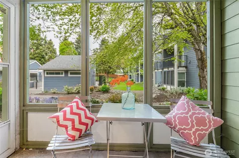 12607 SE 41st Pl #H106, Bellevue, WA 98006