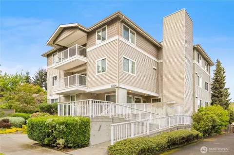11326 3rd Ave NE #301, Seattle, WA 98125
