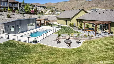 409 W Rolling Hills Ln, Wenatchee, WA 98801