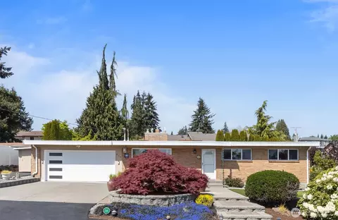 316 S 216th St, Des Moines, WA 98198