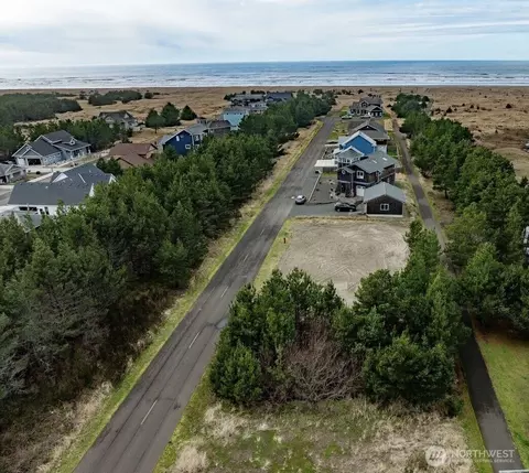 224 NW 26th St, Long Beach, WA 98631
