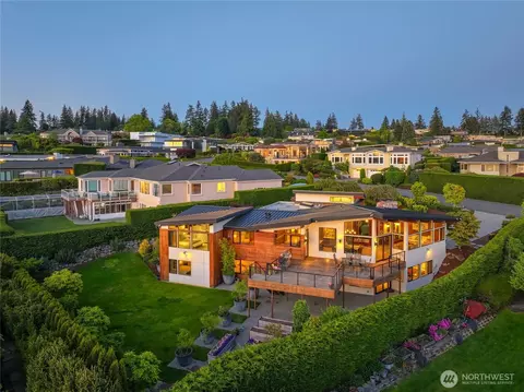 1615 90 Ave NE, Clyde Hill, WA 98004