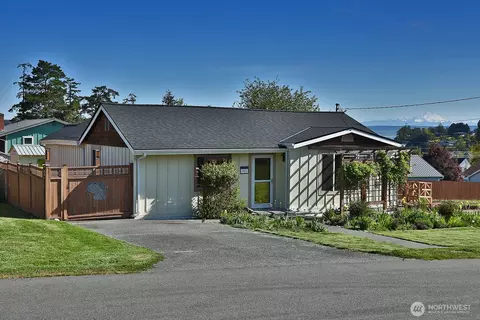 302 NE 5th St, Coupeville, WA 98239