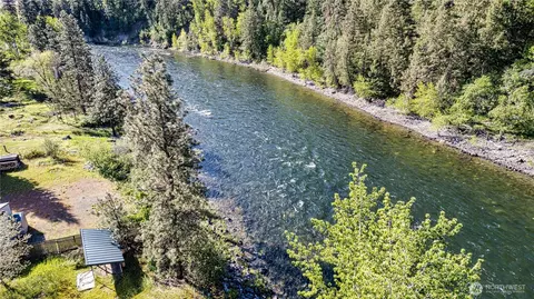 8829 Josephine Ave, Dryden, WA 98821