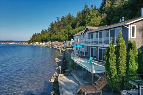 2109 Eastpoint Dr, Langley, WA 98260
