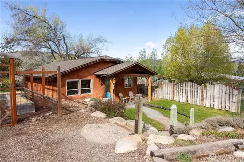 811 Filer Ave, Winthrop, WA 98862