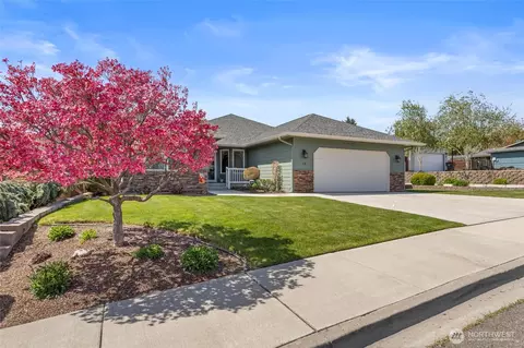 18 N 94th Pl, Yakima, WA 98909