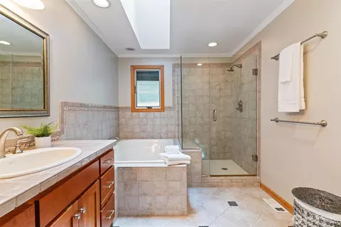 Bath - 14415 26th Dr SE, Mill Creek, WA 98012 photo 2 of 5