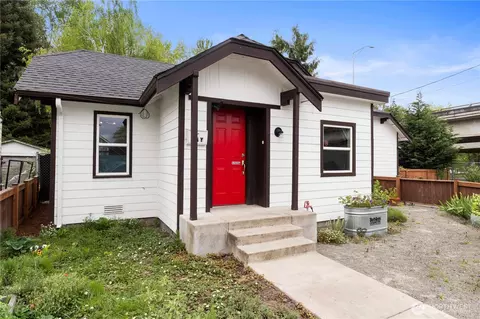 821 2nd Ave NE, Puyallup, WA 98372