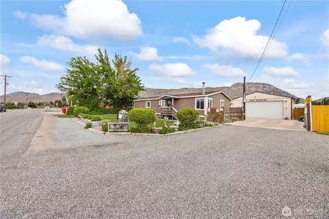 916 Sunset Dr, Brewster, WA 98812
