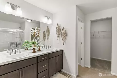 Bath - 136 Pine Hollow Dr, Chehalis, WA 98532 photo 1 of 3