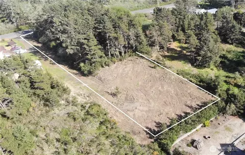 605 W Claymore Ln, Westport, WA 98595