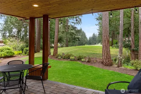 120 E Rainier Ct, Allyn, WA 98524