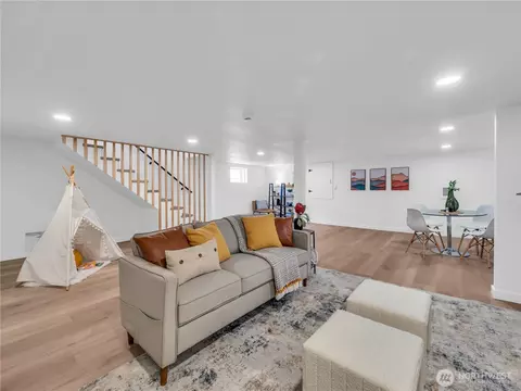 Living - 7822 Beverly Blvd #B, Everett, WA 98203 photo 4 of 4