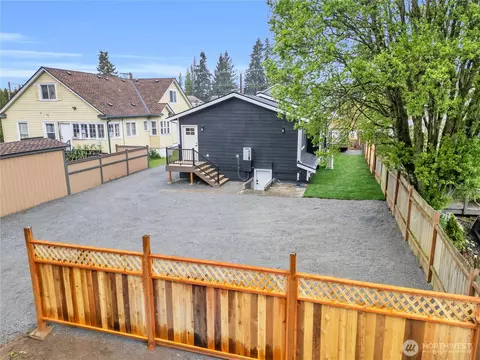Exterior - 7822 Beverly Blvd #B, Everett, WA 98203 photo 4 of 5