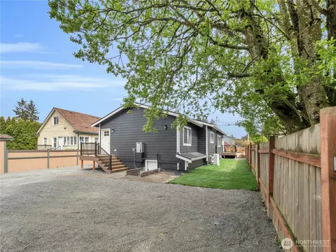 Exterior - 7822 Beverly Blvd #B, Everett, WA 98203 photo 5 of 5