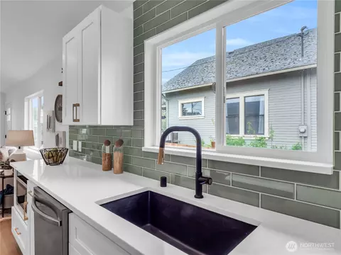Kitchen - 7822 Beverly Blvd #B, Everett, WA 98203 photo 4 of 5