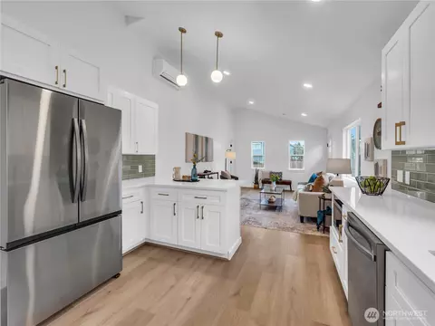 Kitchen - 7822 Beverly Blvd #B, Everett, WA 98203 photo 3 of 5
