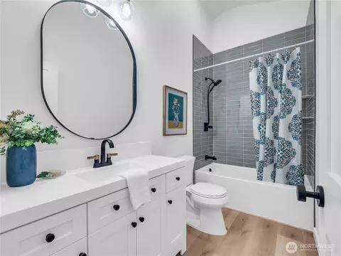 Bath - 7822 Beverly Blvd #B, Everett, WA 98203 photo 3 of 3