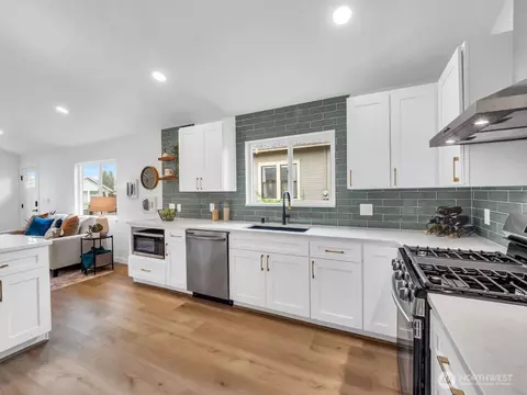 Kitchen - 7822 Beverly Blvd #B, Everett, WA 98203 photo 2 of 5