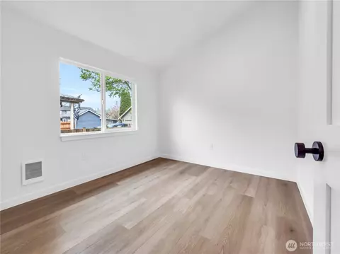 Bedroom - 7822 Beverly Blvd #B, Everett, WA 98203 photo 3 of 3