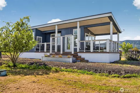 236 N Welcome Slough Rd, Cathlamet, WA 98612