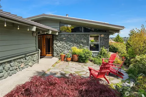 2824 26th Ave W, Seattle, WA 98199