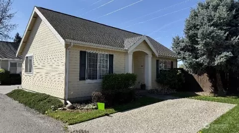 841 SE Larkspur Pl, College Place, WA 99324