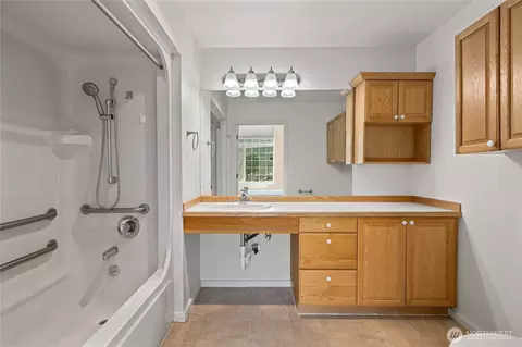 Bath - 202 E Third St #113, Cle Elum, WA 98922 photo 1 of 1