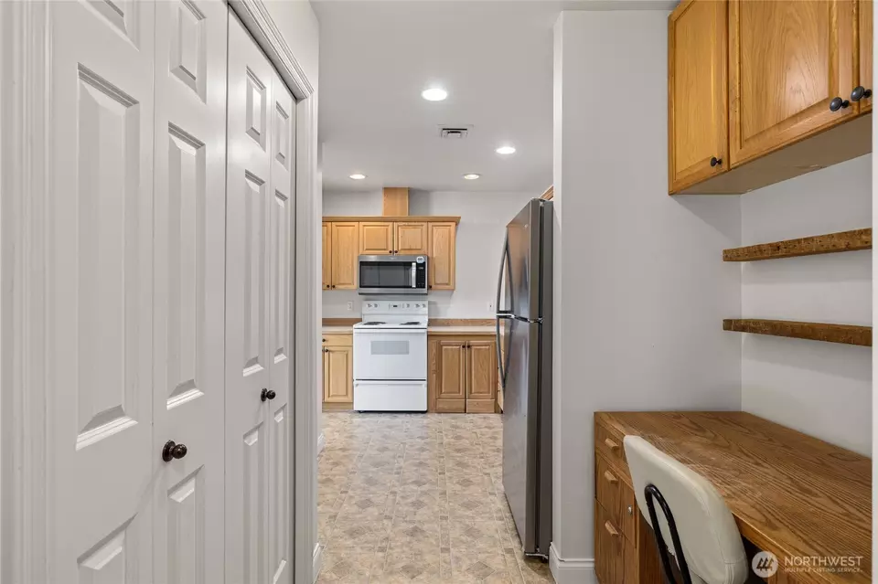 Entry Way - 202 E Third St #113, Cle Elum, WA 98922 photo 4 of 5