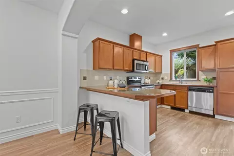 Kitchen - 532 Pilchuck Path, Everett, WA 98201 photo 4 of 4