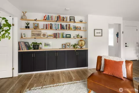 Living - 19130 94th Pl NE, Bothell, WA 98011 photo 5 of 5