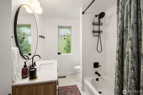 Bath - 19130 94th Pl NE, Bothell, WA 98011 photo 3 of 3