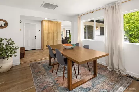 Dining - 19130 94th Pl NE, Bothell, WA 98011 photo 2 of 2