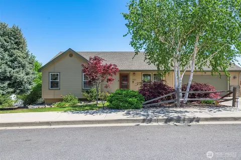 1921 Hideaway Pl, Wenatchee, WA 98801