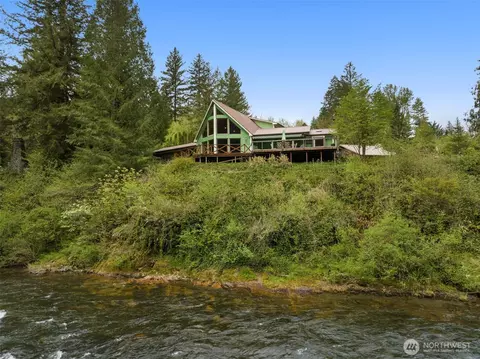 7135 Kalama River Rd, Kalama, WA 98625
