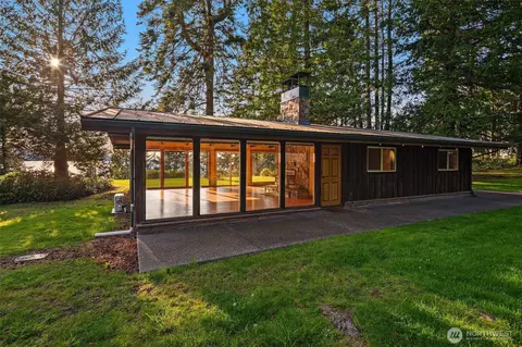 6256 Neupert Rd, Freeland, WA 98249