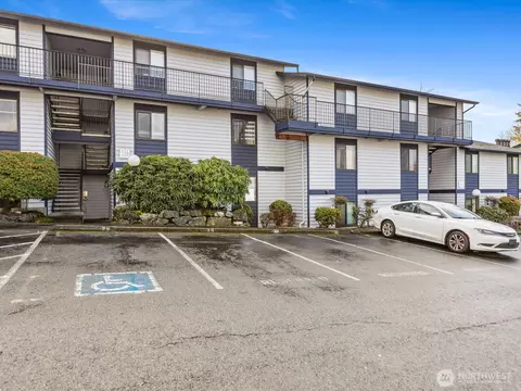 15416 40th Ave W #6, Lynnwood, WA 98087