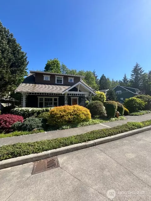 9376 N Town Dr NE, Bainbridge Island, WA 98110