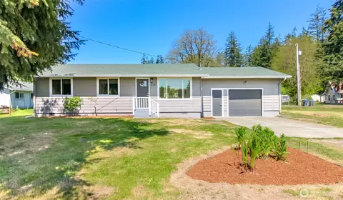 513 E Oak St, Oakville, WA 98568