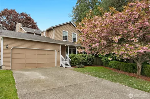 8823 NE 152nd St, Kenmore, WA 98028