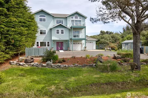 272 Sand Dune Ave NW, Ocean Shores, WA 98569