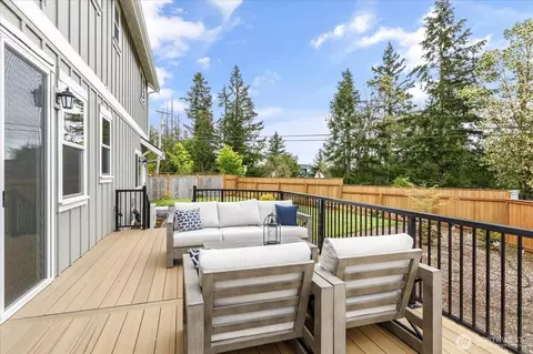 5003 Eagle Ridge Dr, Freeland, WA 98249